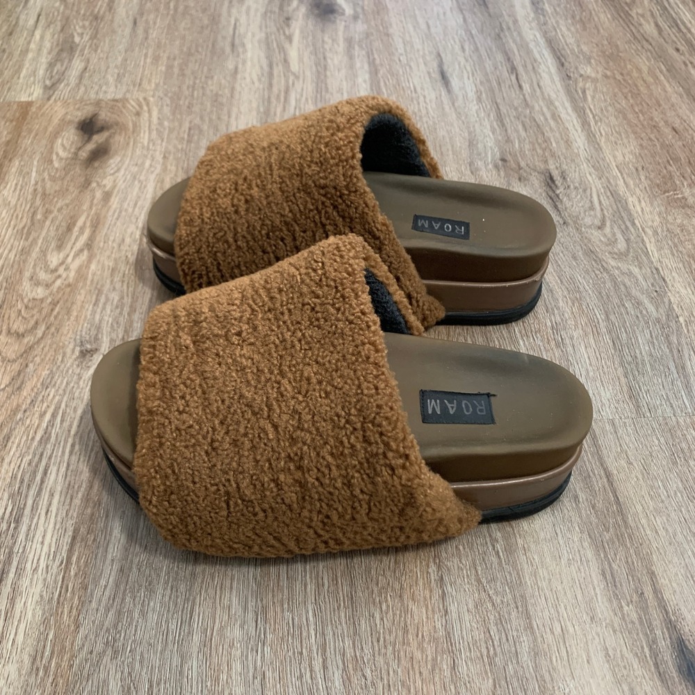 ROAM Fuzzy Platform Slides slippers in brown - size 8 womens